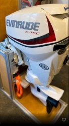 Продам лодочный мотор Evinrude E-Tec 30. Навесной, бензиновый, требуется ремонт image 0